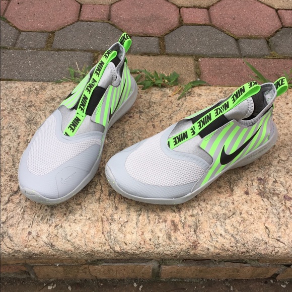 nike flex runner size 8